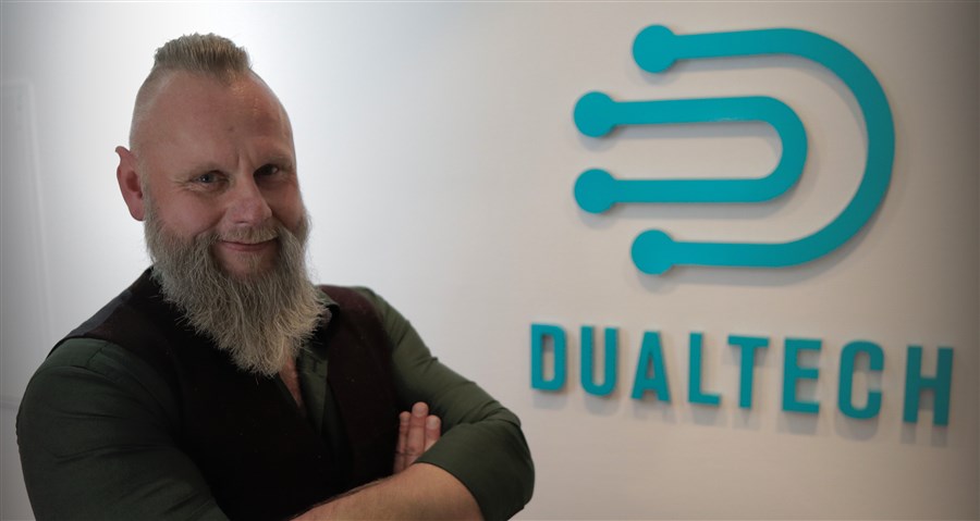 Jonathan Björnsson intar positionen på hårdsatsande Dualtech IT.Global Sales Manager.